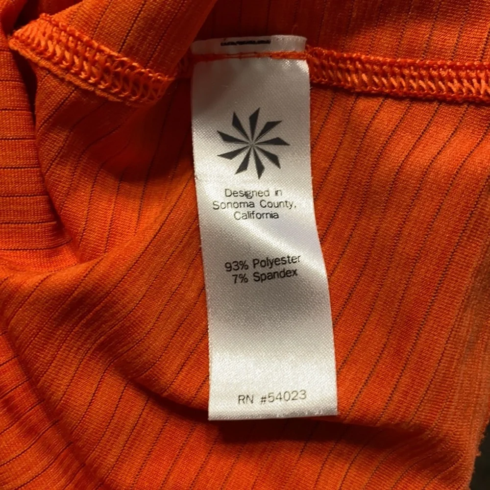 Athleta Women's Workout Shirt Size: Large/Tall - Picture 4 of 4
